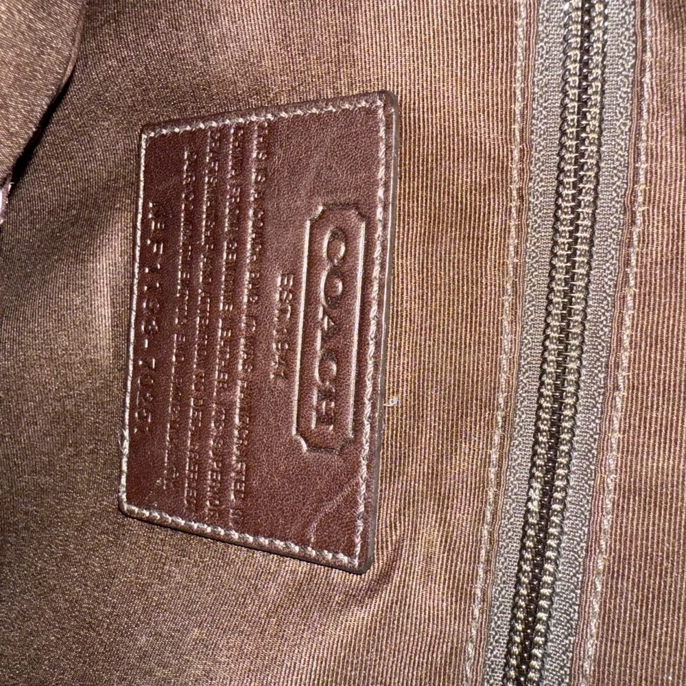 Like new Men’s Coach leather messenger bag used twice - Picture 4 of 5